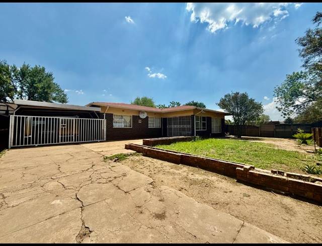 3 BEDROOM HOUSE FOR SALE IN VANDERBIJLPARK CE 3
